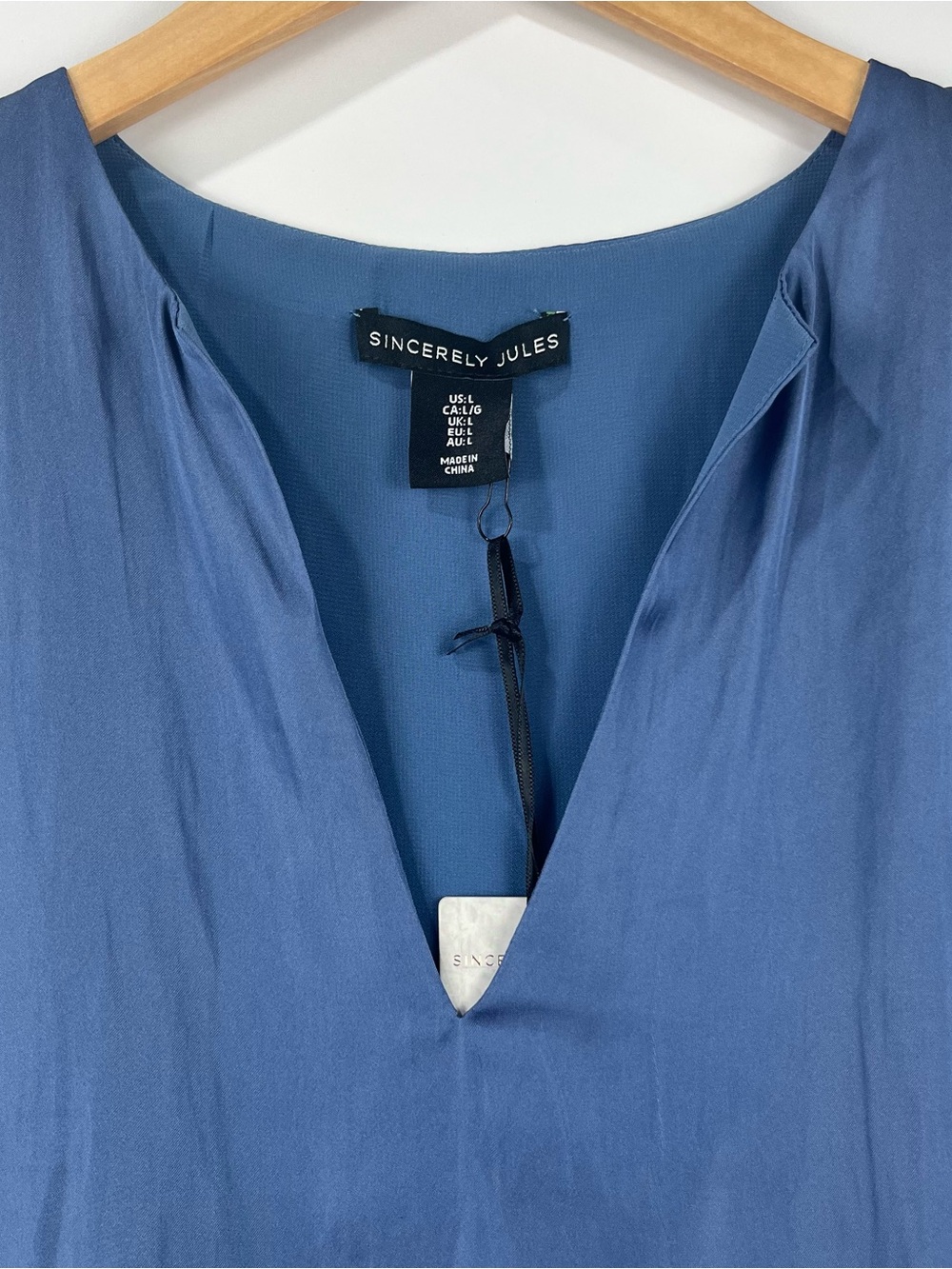 Sincerely Jules NWT L Surplice Blouson Satin Look Top - Picture 3 of 6